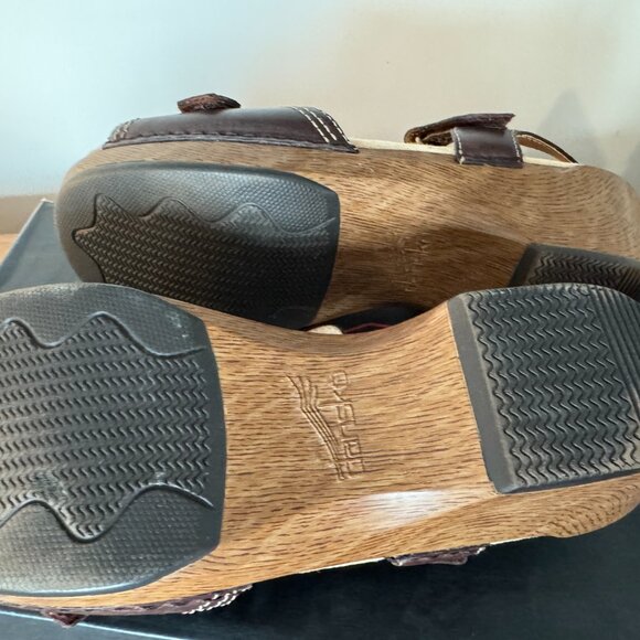 Dansko Java Brown Leather Sara Faux Wood Heel Hook & Loop Closure Size 39/8.5 Sa - Picture 4 of 7